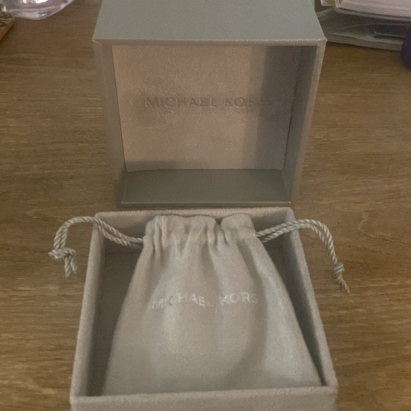 Michael Kors hoop earrings with diamonds - Picture 9 of 10